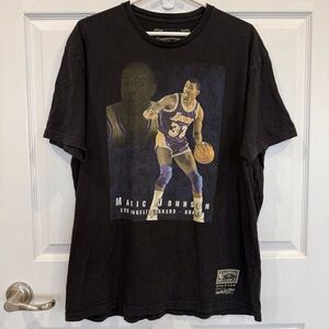 Mitchell & Ness Hardwood Classics Black Tee Magic Johnson cotton basketball NBA